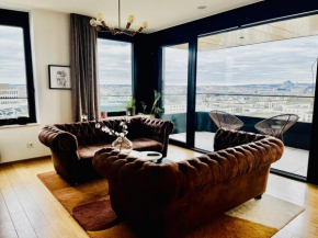 Elegant Sky Apartment with SPA